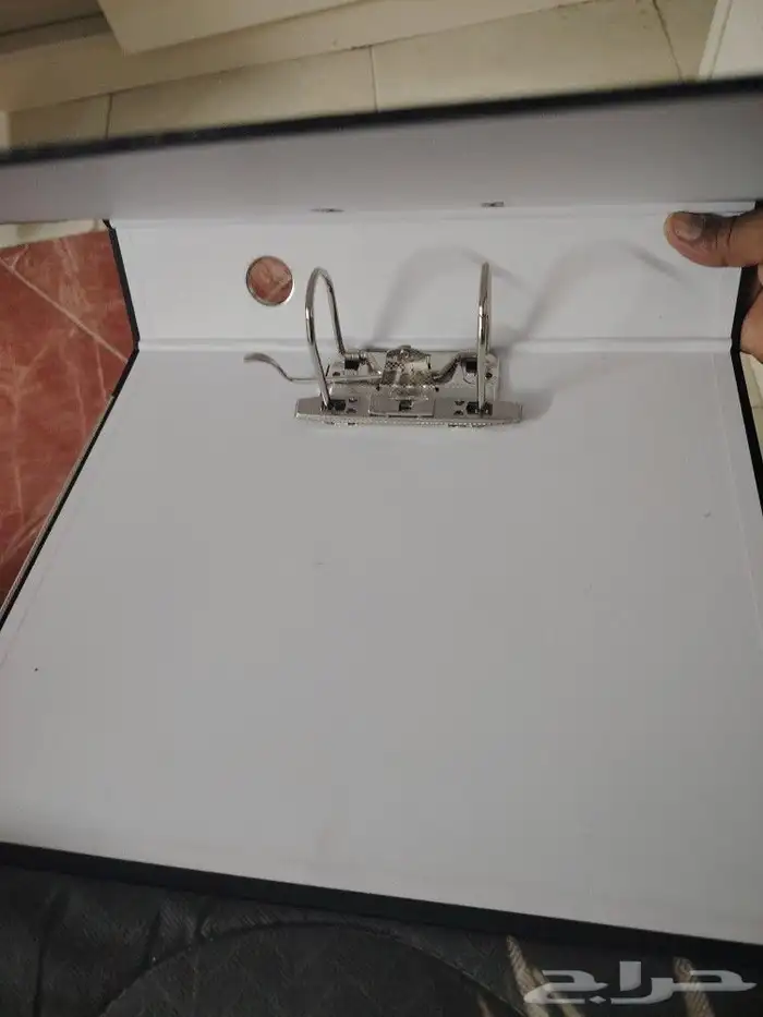 ملفات جديده اللون اسود كبيير 3 انش متبقي 20 ملف 3