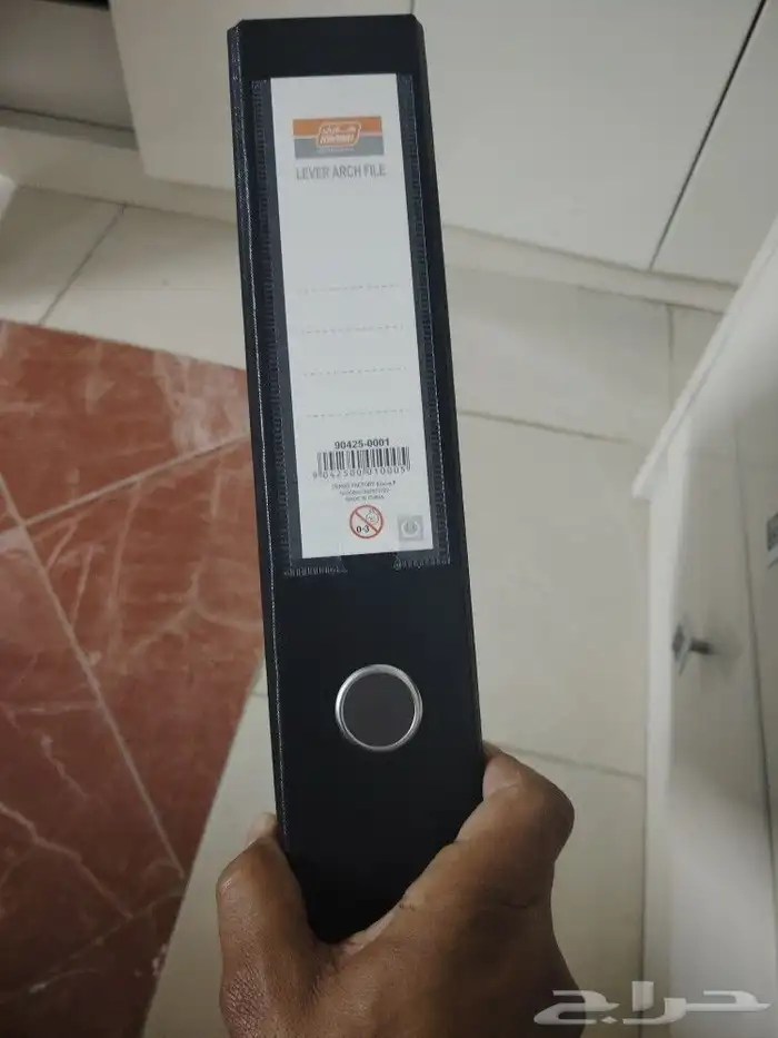 ملفات جديده اللون اسود كبيير 3 انش متبقي 20 ملف 1