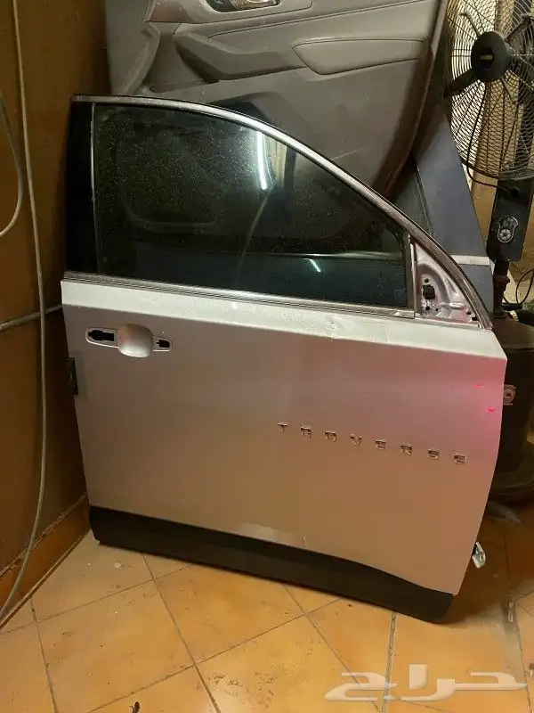 باب ترافيرس 2018 حتى 2024 أمامي يمين كامل 0