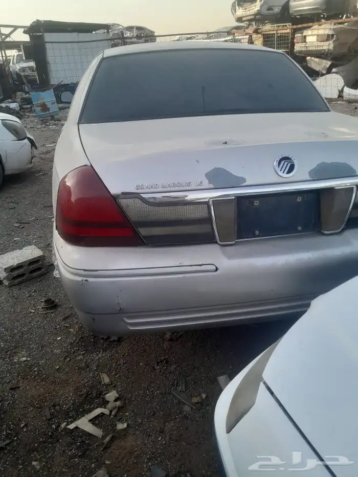 يوجد لدينا قطع غيار سيارات فورد فكتوريا ماركيز مسقطة 2000 2 4