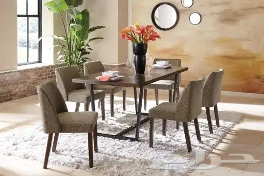 طاولة طعام شبه جديدة 0