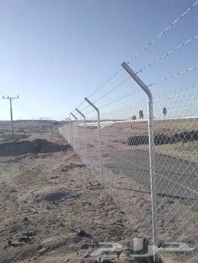 نقوم بتوريد وتركيب جميع الشبوك المجلفنه والعاديه والبوابات 4
