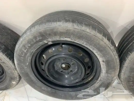 للبيع 4جنوط بكفراتها جنط 16 طقم فيها فوق نص ومشروطه ونضيفه 17
