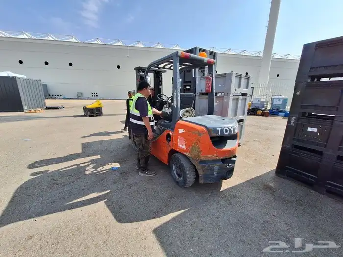 تأجير معدات الرفع سقائل كهرباءوديزل والرافعات الشوكيه - Rent 7