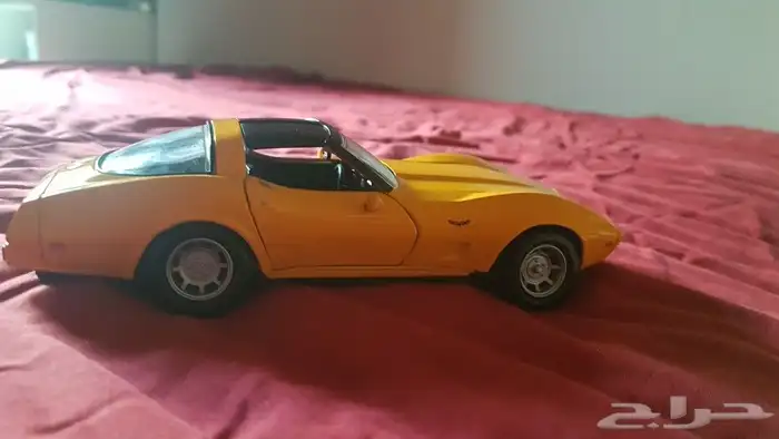 مجسم لعبه كورفت 1979 و تويوتا كراون 1962 5