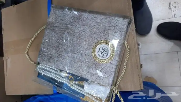 مصاحف جلد ومخمل وسجادات 26