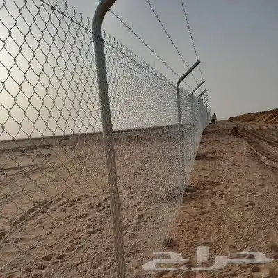 نحن نقوم بتوريد وتركيب جميع انواع الشبوك السياج الحديدي 0