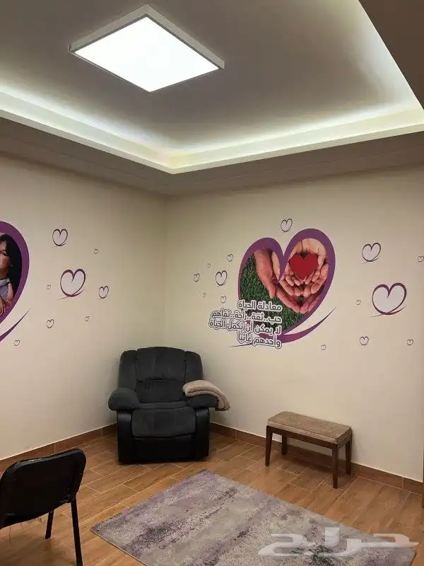 للإيجار مكتب كبير على اطاله شارع صاري قريب دوار الفلك 5