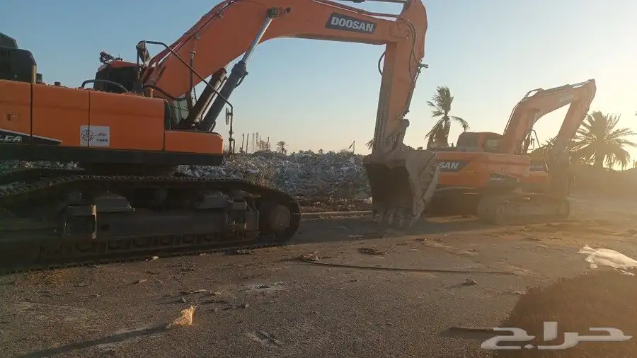 بوكلينات كبيره وصغيره هدم عماير مجاني مقابل الانقاض والحديد 1