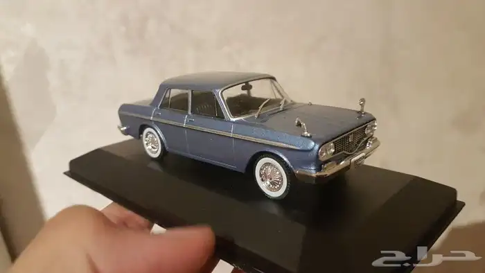 مجسم لعبه كورفت 1979 و تويوتا كراون 1962 15