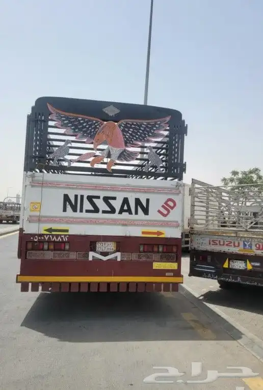 لوري للإيجار طول 7متر ونص 0