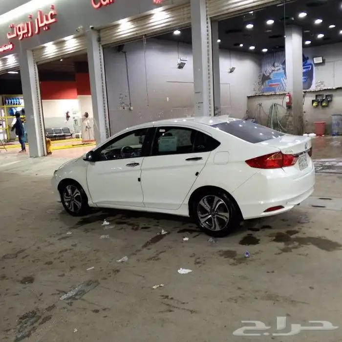 هوندا سيتي للبيع ممشى 24000 مكينه جير شرط مافيها شي فيها ك 2