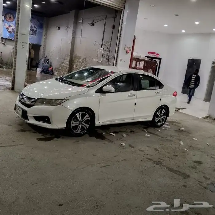 هوندا سيتي للبيع ممشى 24000 مكينه جير شرط مافيها شي فيها ك 1