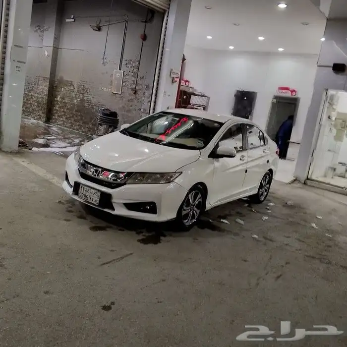 هوندا سيتي للبيع ممشى 24000 مكينه جير شرط مافيها شي فيها ك 5