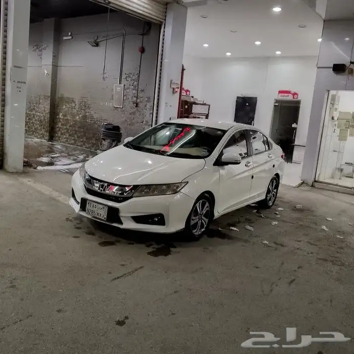 هوندا سيتي للبيع ممشى 24000 مكينه جير شرط مافيها شي فيها ك 7