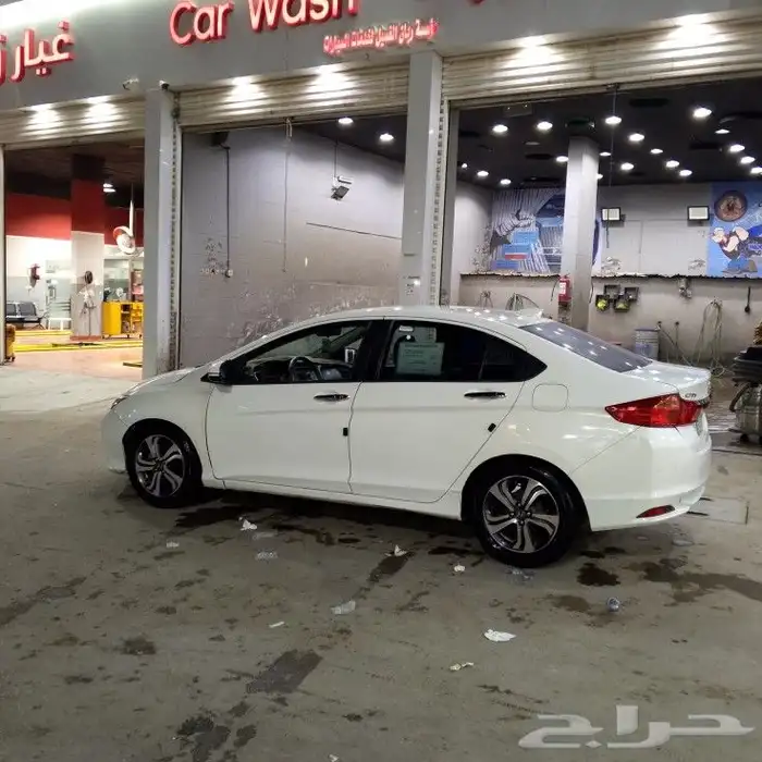 هوندا سيتي للبيع ممشى 24000 مكينه جير شرط مافيها شي فيها ك 6