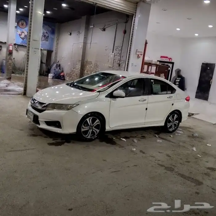 هوندا سيتي للبيع ممشى 24000 مكينه جير شرط مافيها شي فيها ك 0