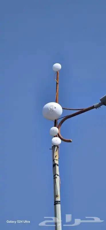 فني تركيب كاميرات المراقبة والسماعات الجداريه والسماعات السق 4