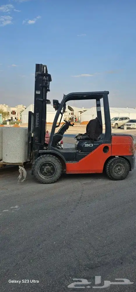 رافعة شوكية كلارك للايجار فوركلفت 0