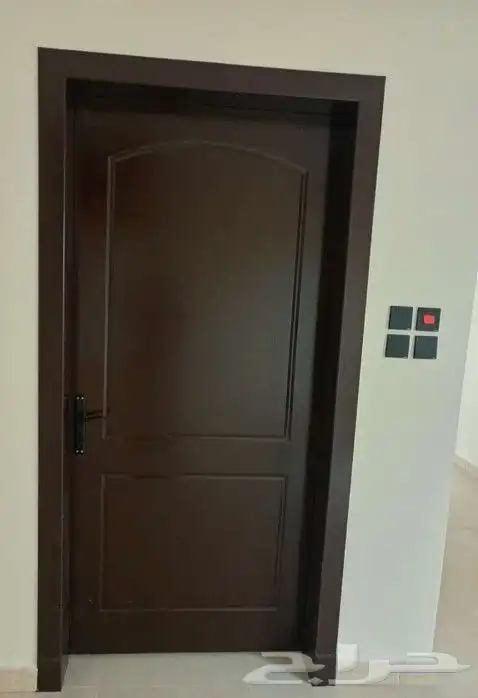 نجار ابواب خشبيه وفني جميع أعمال الديكورت الحديثه وتركيب كول 21