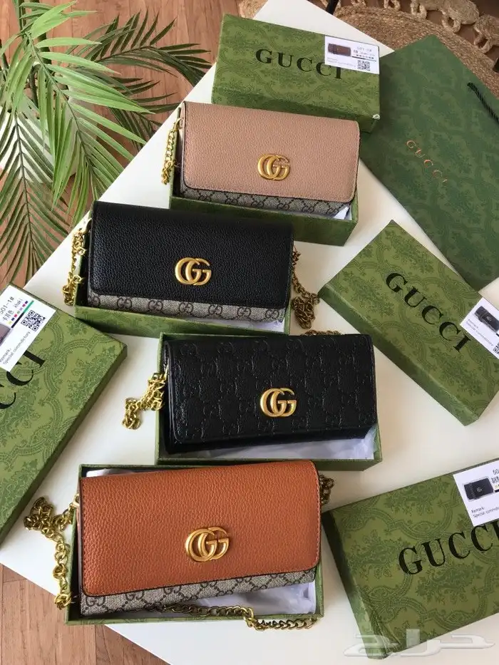 شنط ماركة ميو ميو و ماركة كوتش و ماركة قوتشي وجميع الماركات 32