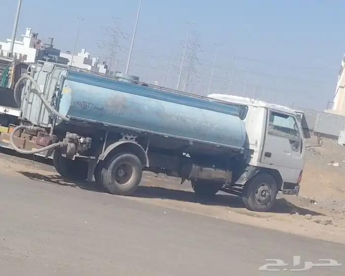 وايت صغير يوميات مع السائق في جميع أنحاء جده 0
