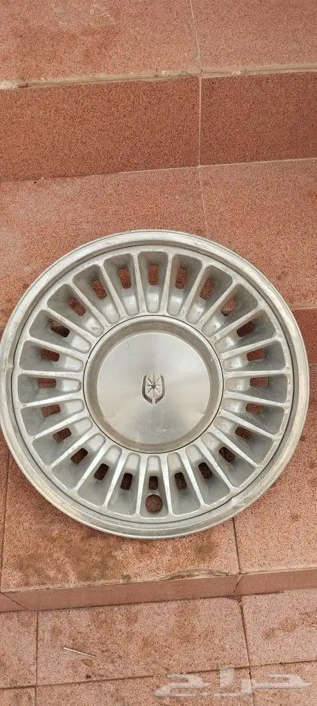 لجميع السيارات طيس وشعارات 16