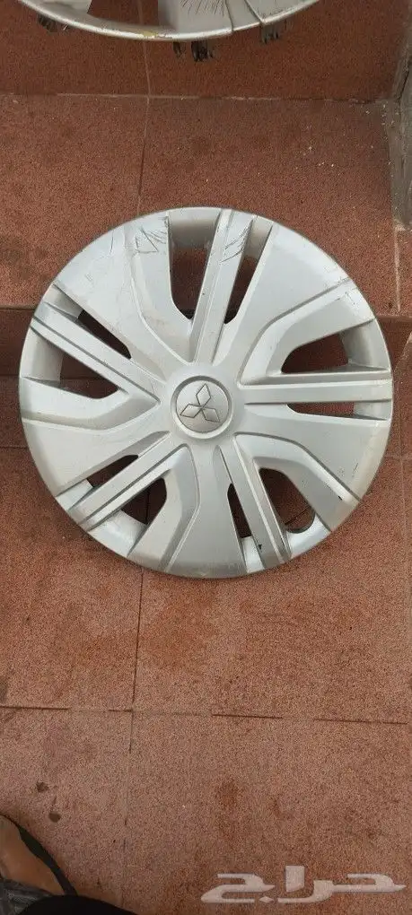 لجميع السيارات طيس وشعارات 28