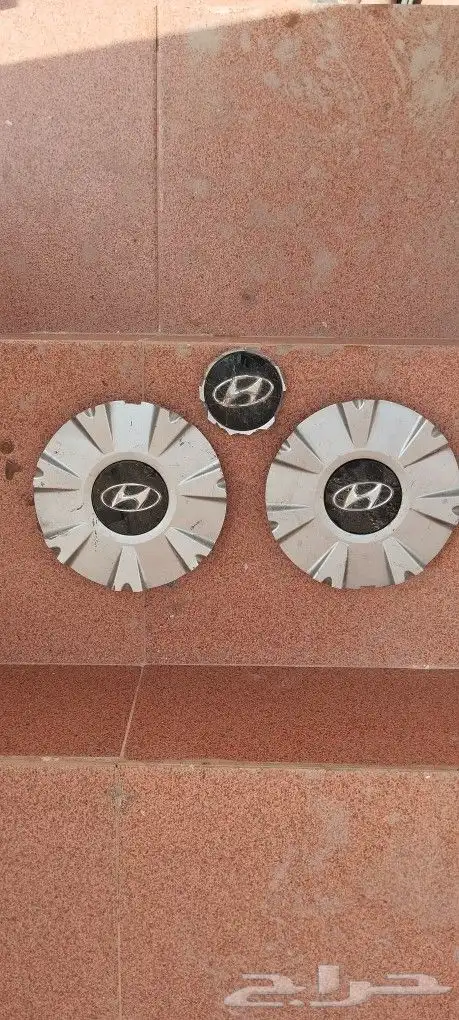 لجميع السيارات طيس وشعارات 13