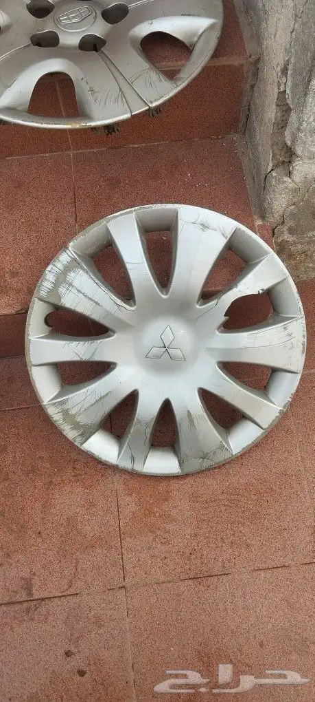 لجميع السيارات طيس وشعارات 27