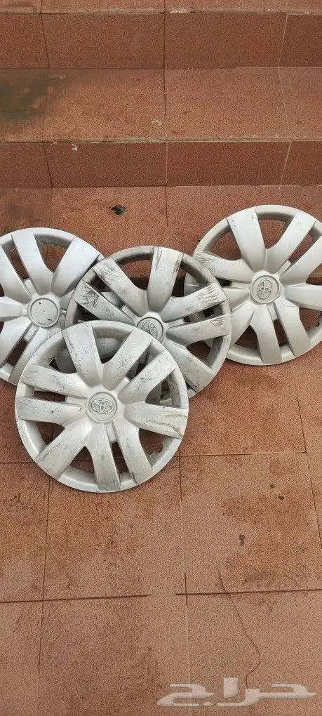 لجميع السيارات طيس وشعارات 25