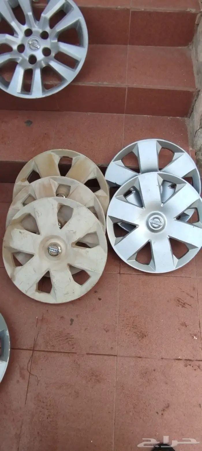 لجميع السيارات طيس وشعارات 18