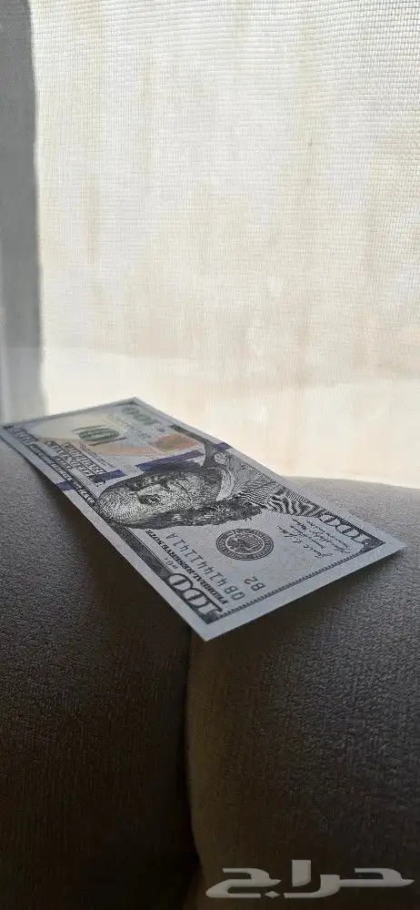 100 دولار برقم مميز 5