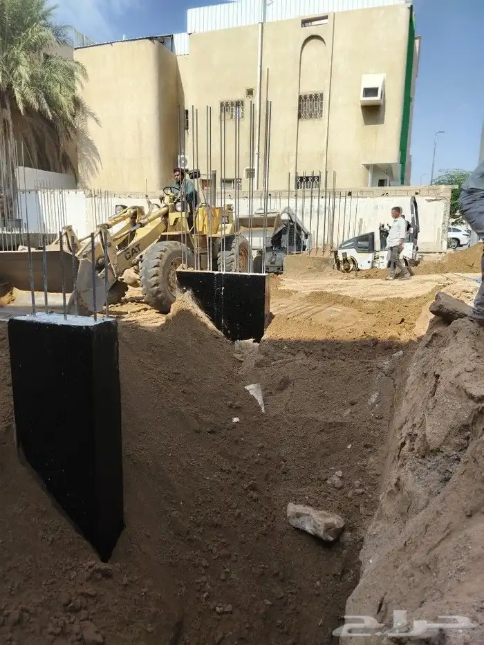 قلابات بكلينات شيولات ترلات لايحار للحفر ودفن وتسويه اسفلت 1