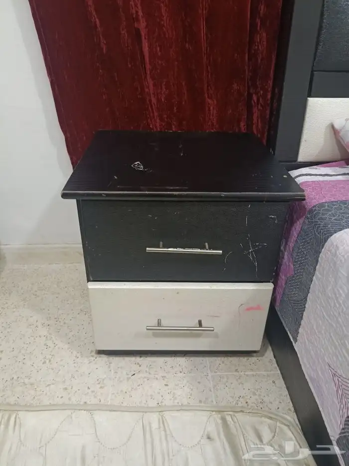 غرفة نوم فردية مع دولابين وسريرين اطفال 1