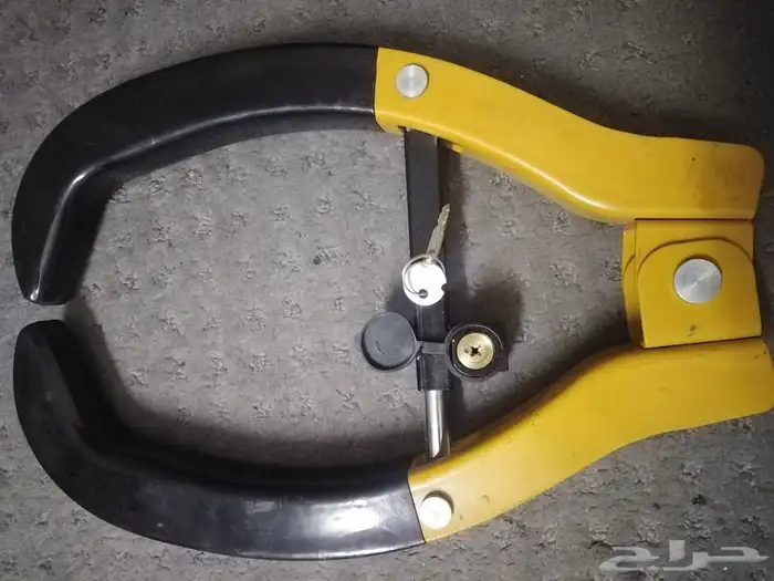 كلبشة سيارة مع مفتاحها 0