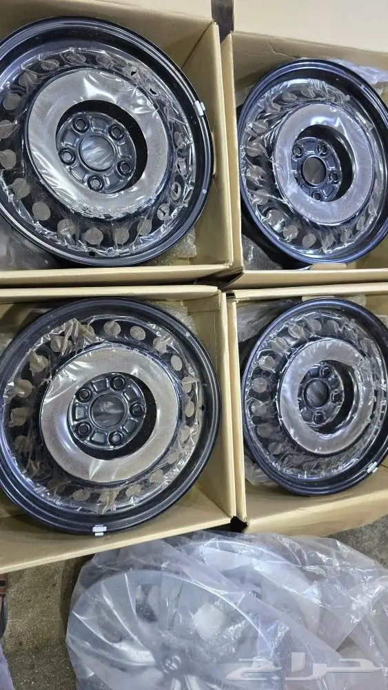 جنوط كامري سوح مقاس 16 اصلي وكاله 2025 مع طيس وصواميل 5