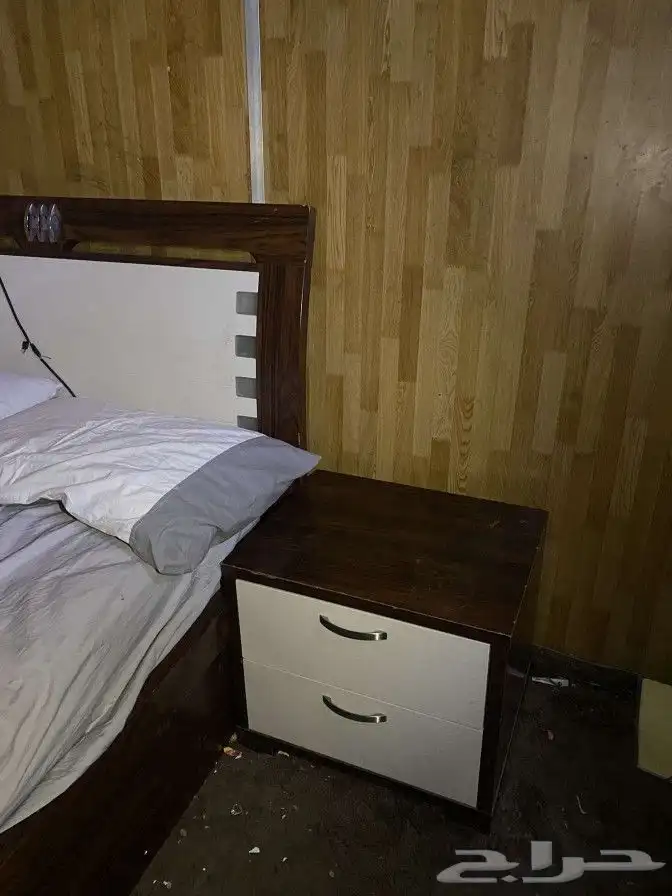 سرير نفر ونص لون بني وابيض 1