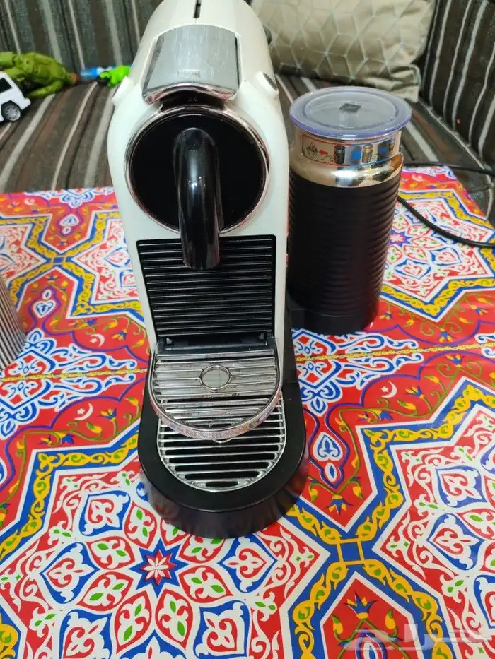 ماكينة القهوة كبسولات نسبرسو مع طقم كاسات مع عدد 2 شجر صغير 1