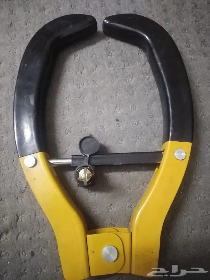 كلبشة سيارة مع مفتاحها 3