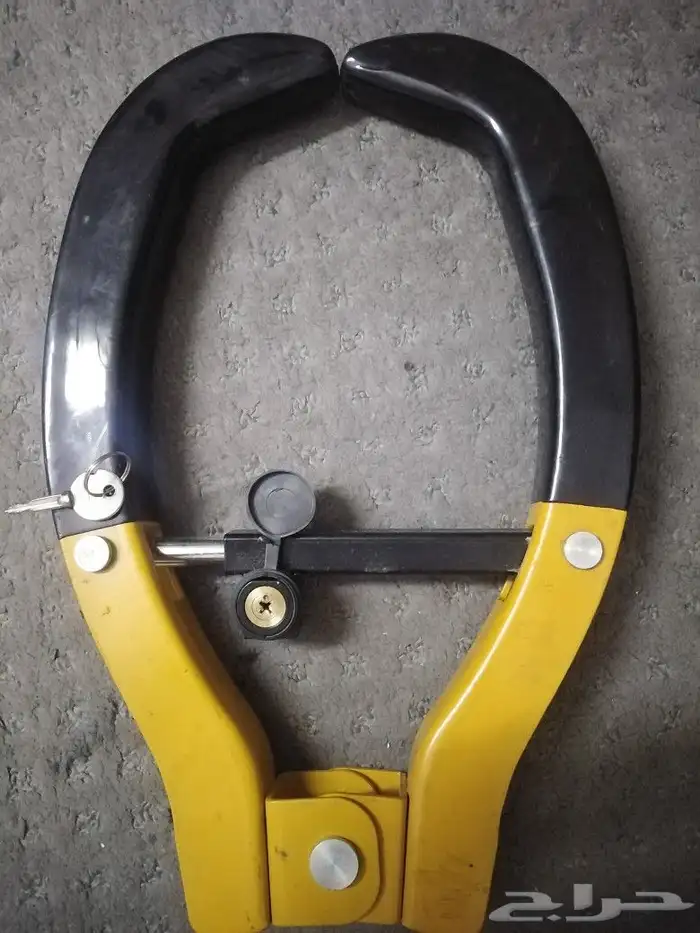 كلبشة سيارة مع مفتاحها 1