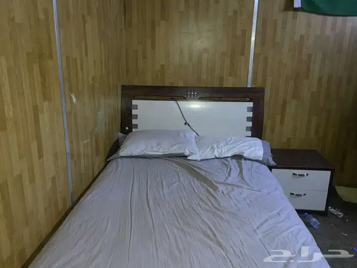 سرير نفر ونص لون بني وابيض 0