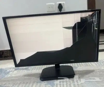 شاشه كمبيوتر شركه acer فيها كسر فوق من جهت اليمين 0