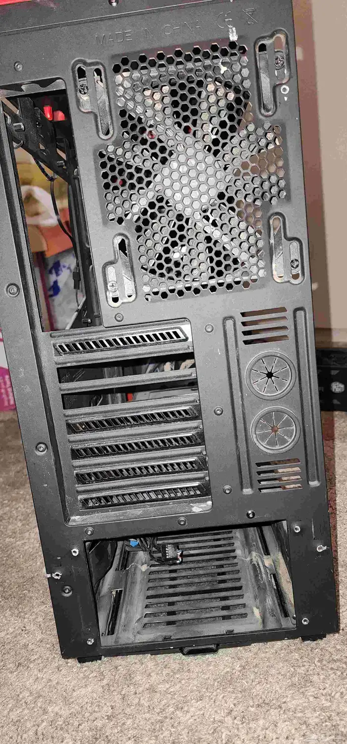 قطع PC كمبيوتر مستعمل معالج رايزن5600x مذربورد كرت رامات كيس 10