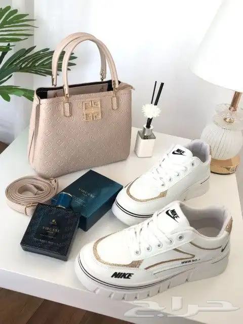 شنطه ماركة فندي مع شوز وعطر شامل التوصيل والشحن 4