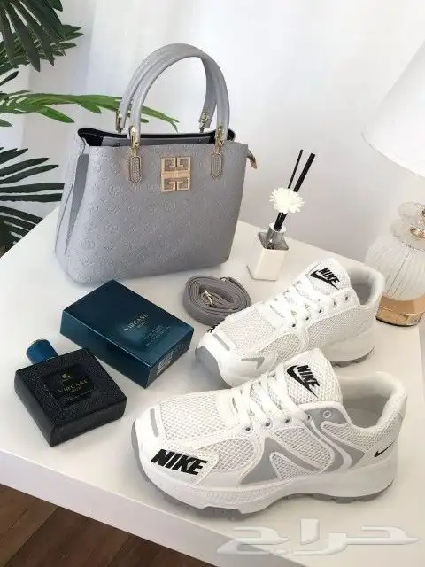 شنطه ماركة فندي مع شوز وعطر شامل التوصيل والشحن 1