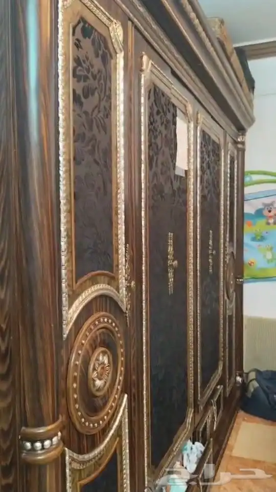 غرفه نوم للبيع مكونه من 1 سرير نوم 1دولاب ملابس 4فتحات 2 كو 3