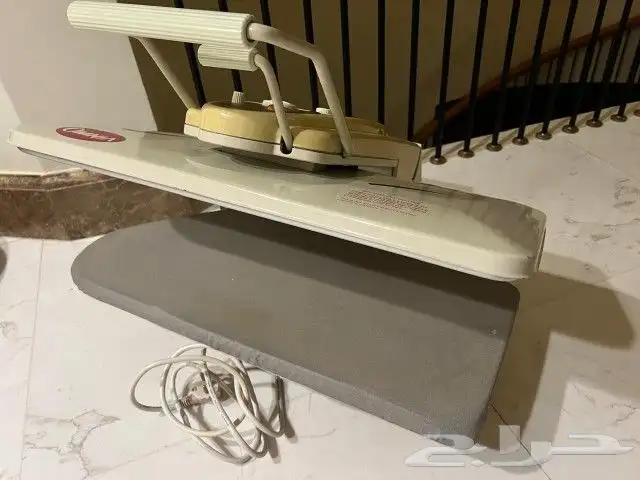 مكواة ملابس 0