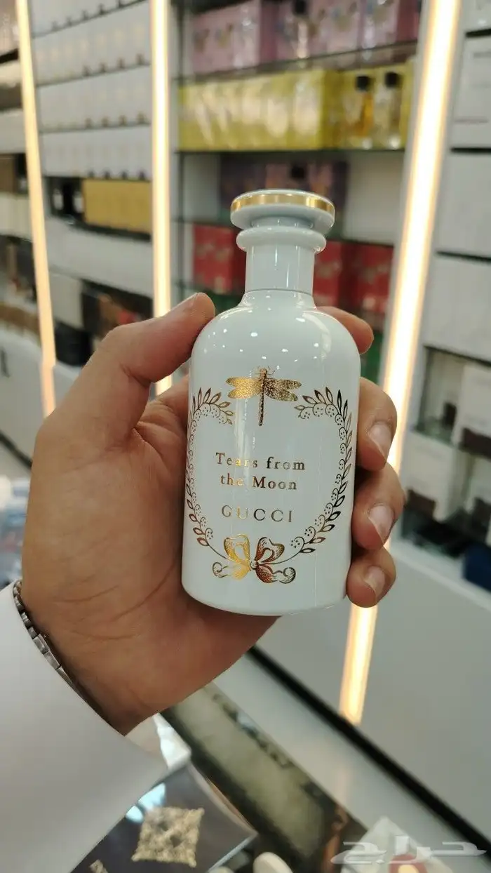 عطور أصلية بااسعار جمله ترضي الجميع حياكم الله في معرض روائ 4