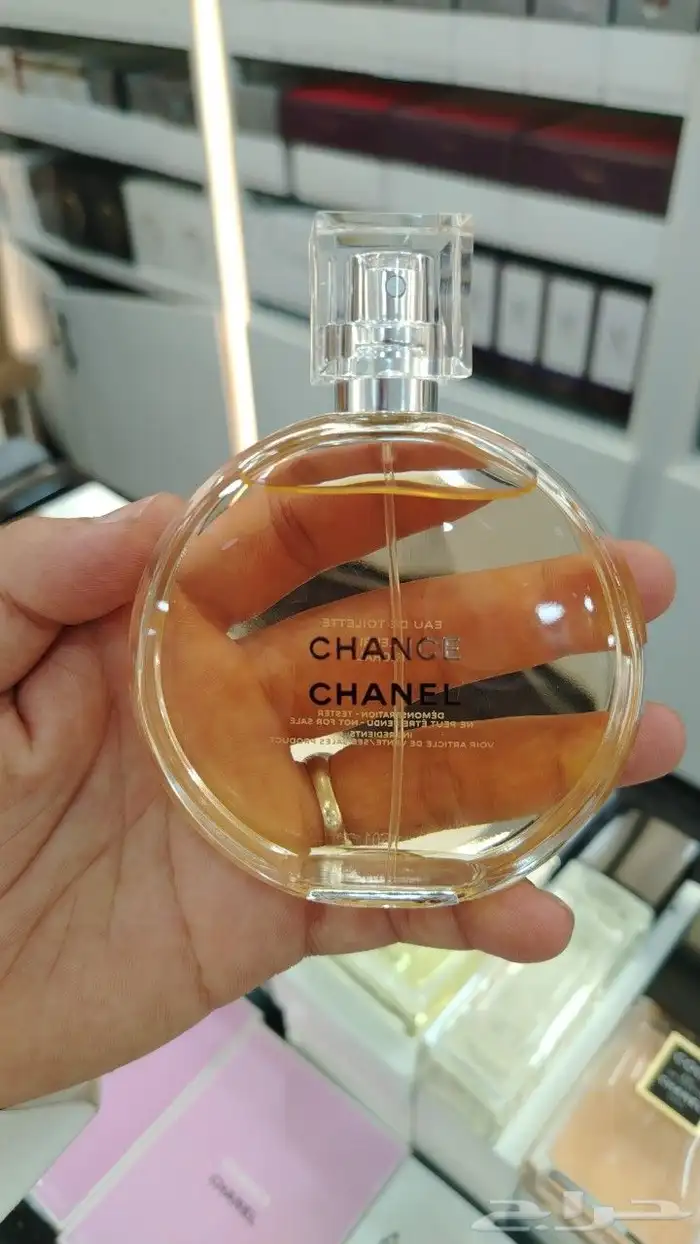 عطور أصلية بااسعار جمله ترضي الجميع حياكم الله في معرض روائ 5
